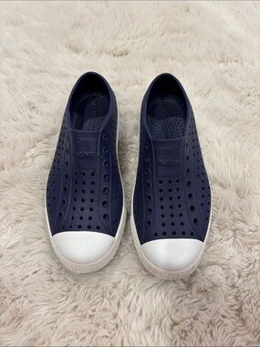 Native Jefferson Slip-On Kids Shoes in Navy and White